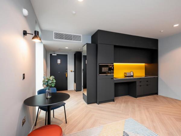 Staycity Aparthotels Dublin City Quay : photo 8 de la chambre studio - accessible aux personnes à mobilité réduite