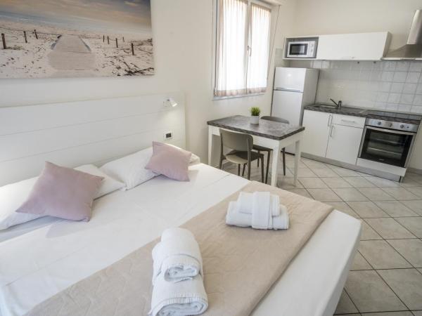 Rimini Bay Suites&Residence : photo 4 de la chambre studio avec balcon 
