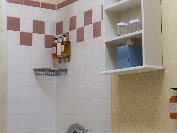 Majestic Hotel : photo 4 de la chambre chambre standard lit queen-size