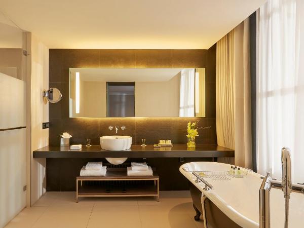 InterContinental Marseille - Hotel Dieu by IHG : photo 5 de la chambre chambre lit king-size premium - vue sur Église