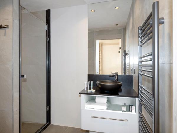 MGM Hôtels & Résidences - Résidence Le Roc Des Tours : photo 3 de la chambre appartement 4 chambres pour 10 personnes avec accès au spa