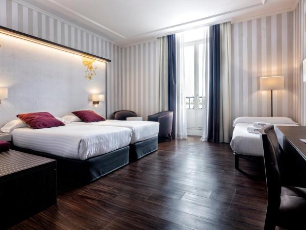 Intelier Palacio San Martin : photo 10 de la chambre chambre double ou lits jumeaux avec lit d'appoint