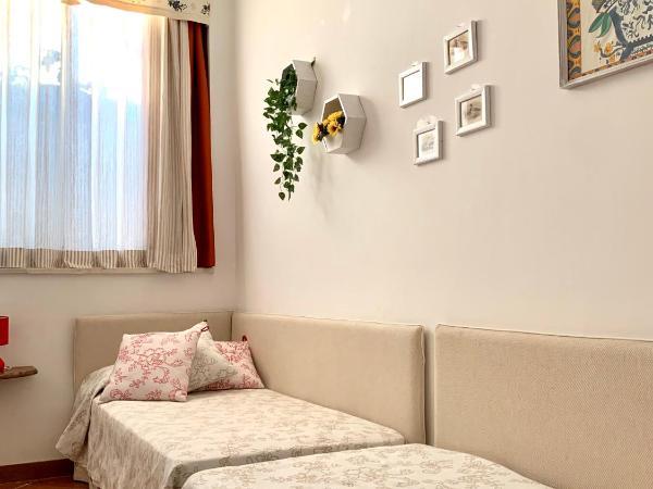 B&B Villa Pietrachiara : photo 6 de la chambre chambre triple avec salle de bains privative