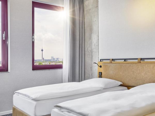 H2 Hotel Düsseldorf Seestern : photo 6 de la chambre chambre lits jumeaux confort