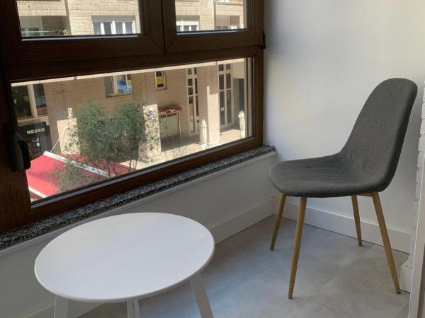 Hostal San Fernando : photo 3 de la chambre chambre triple avec terrasse