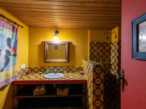 Pousada Des Arts : photo 4 de la chambre chambre quadruple avec balcon et vue sur la mer