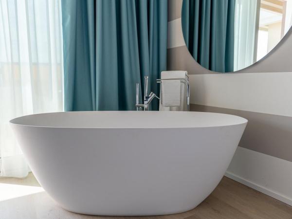 Hotel Orient & Pacific : photo 3 de la chambre chambre double deluxe avec spa - vue sur mer