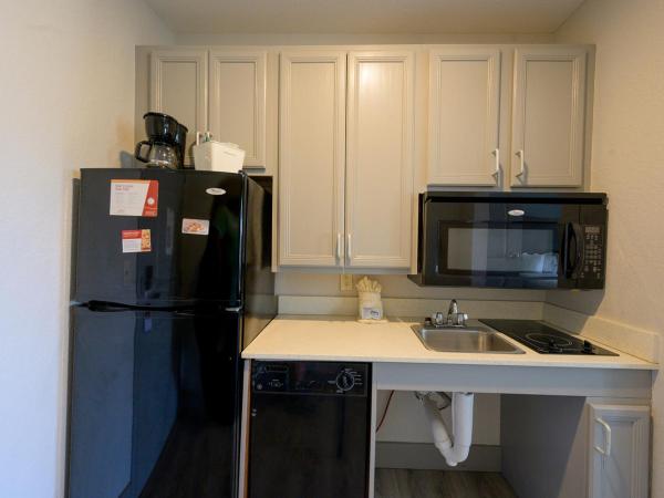 Hawthorn Extended Stay by Wyndham Panama City Beach : photo 3 de la chambre suite studio lit queen-size accessible aux personnes à mobilité réduite - non-fumeurs