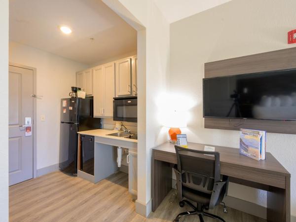 Hawthorn Extended Stay by Wyndham Panama City Beach : photo 6 de la chambre suite studio lit queen-size accessible aux personnes à mobilité réduite - non-fumeurs