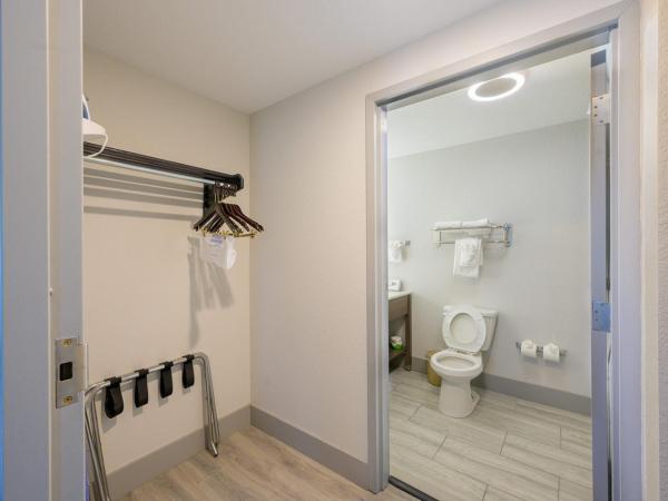 Hawthorn Extended Stay by Wyndham Panama City Beach : photo 9 de la chambre suite studio lit king-size - non-fumeurs