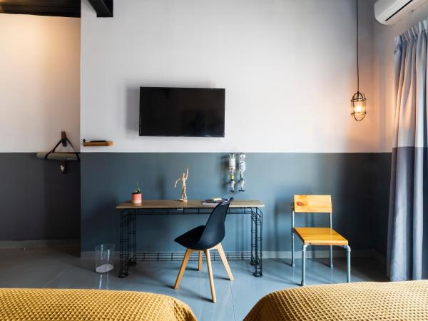 Hotel NEXT : photo 3 de la chambre chambre quadruple avec balcon