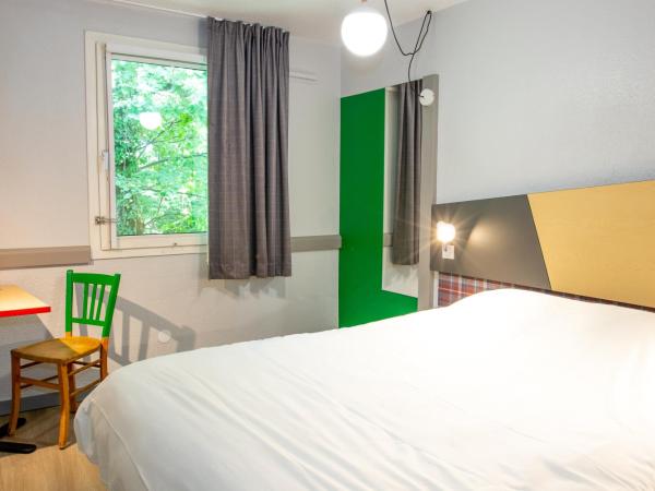 greet hôtel Annecy Cran-Gevrier : photo 4 de la chambre chambre double - vue sur jardin
