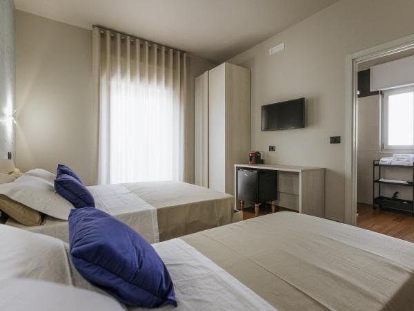 APULIA BLUE APARTEMENTS & B&B : photo 6 de la chambre chambre triple