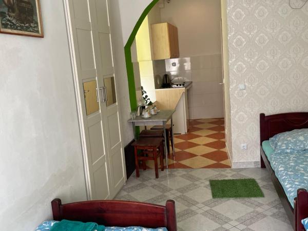 Viktoria : photo 4 de la chambre chambre triple avec salle de bains privative