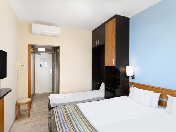 Danubius Hotel Marina : photo 2 de la chambre chambre triple supérieure