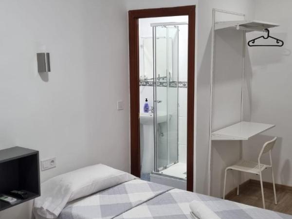Hostal Vara Madrid : photo 3 de la chambre chambre lits jumeaux