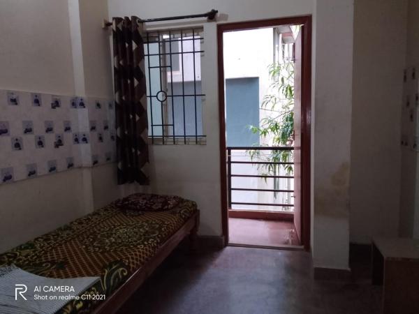 Professionals Pride PG : photo 7 de la chambre chambre simple avec salle de bains commune