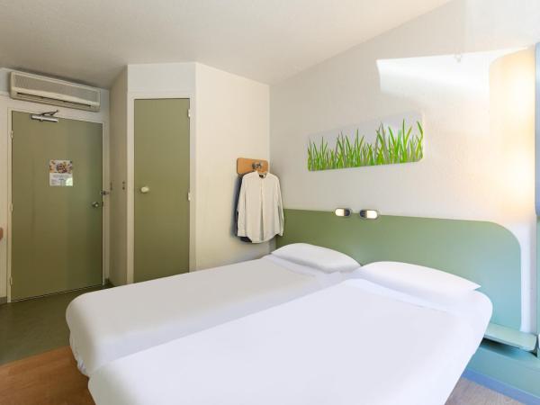 B&B HOTEL Mulhouse Dornach - Parking Gratuit : photo 4 de la chambre chambre lits jumeaux
