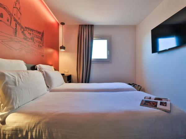 Hôtel restaurant Kyriad Fréjus : photo 2 de la chambre chambre lits jumeaux