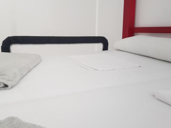 El Hostel & CO : photo 8 de la chambre chambre familiale avec salle de bains privative