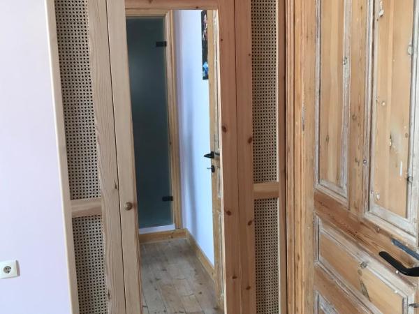 VASILIKON Hotel 1888 the past is present HISTORICAL PRESERVATION MONUMENT : photo 9 de la chambre chambre lit king-size avec balcon