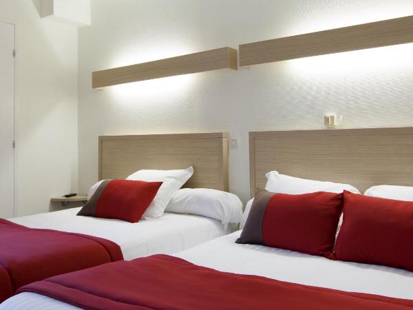 Logis Hotel Chateaubriand : photo 5 de la chambre chambre triple