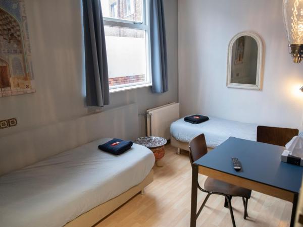 Simplon Hostel : photo 2 de la chambre chambre lits jumeaux standard