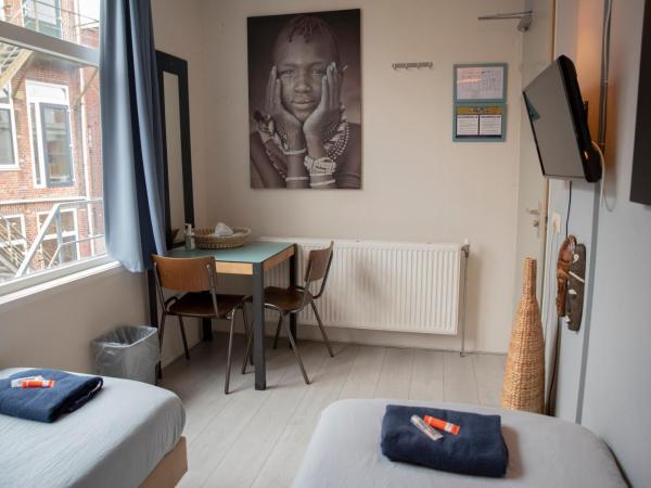 Simplon Hostel : photo 3 de la chambre chambre lits jumeaux standard