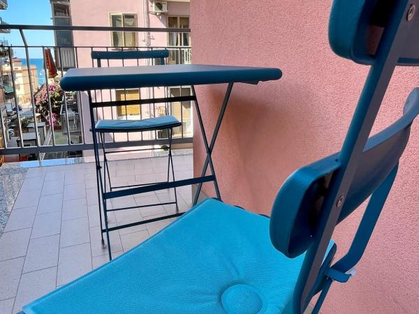 Piccolo Principe Salerno B&B : photo 4 de la chambre chambre triple avec salle de bains privative