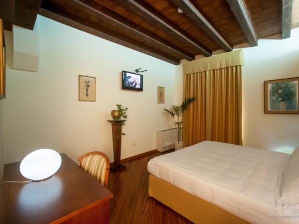 Hotel Flora : photo 5 de la chambre chambre double deluxe