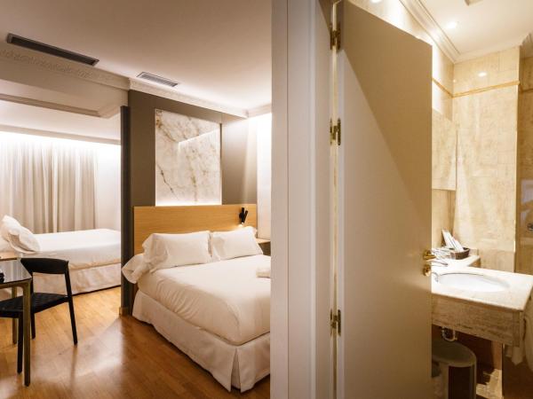 Hotel Dauro Premier : photo 8 de la chambre chambre familiale avec salle de bains privative