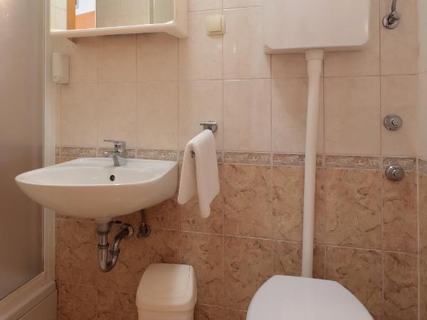 Resort Trcol : photo 5 de la chambre chambre double Économique