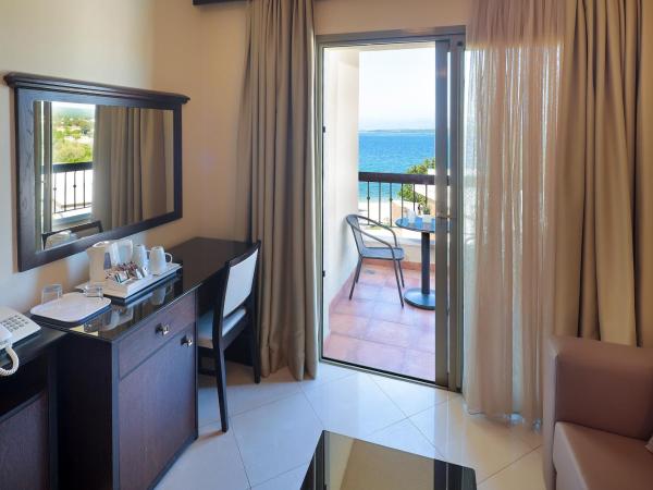 Blue Waves Resort : photo 7 de la chambre chambre double supérieure avec balcon - vue sur mer