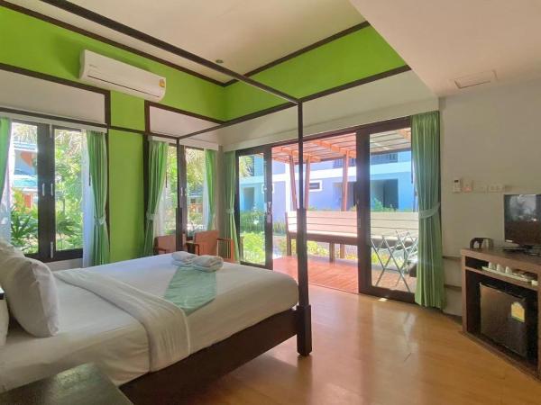 Phi Phi Andaman Beach Resort-SHA Plus : photo 10 de la chambre bungalow de luxe avec lits jumeaux