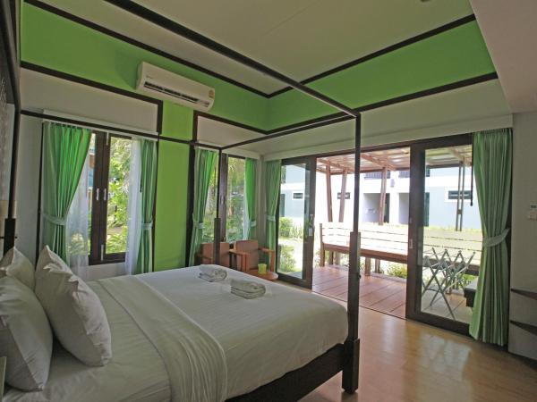 Phi Phi Andaman Beach Resort-SHA Plus : photo 6 de la chambre chambre double de luxe bungalow