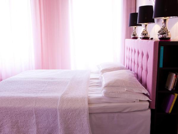 Hotel Flora : photo 7 de la chambre grande chambre double