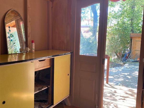 Les roulottes de Bayama - logement insolite avec jacuzzi : photo 5 de la chambre maison de vacances tzigane