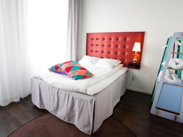 Hotel Flora : photo 4 de la chambre grande chambre simple (lit de 140 cm)