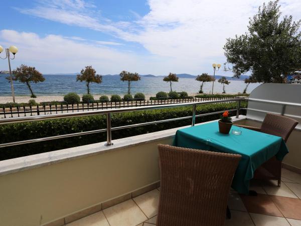 Villa Ivana B&B : photo 4 de la chambre appartement 1 chambre avec balcon et vue sur mer