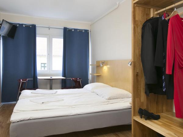 Hotel Copenhagen : photo 4 de la chambre chambre double ou lits jumeaux avec salle de bains commune