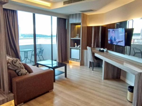 Hermann Hotel Pattaya - SHA Extra Plus : photo 10 de la chambre suite - vue sur ville