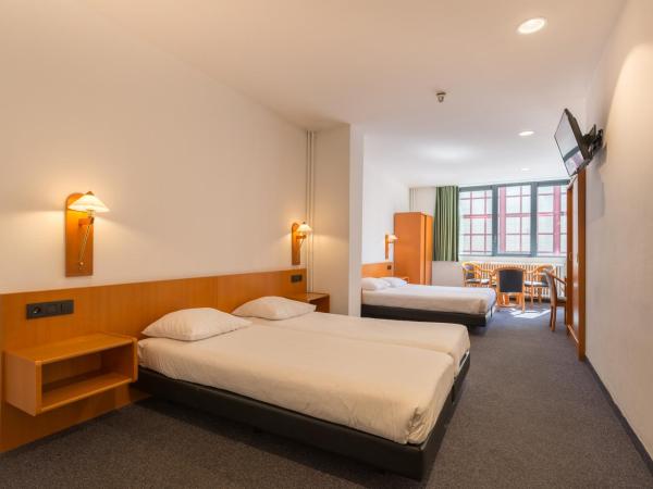 Century Hotel Antwerpen Centrum : photo 1 de la chambre chambre familiale confort
