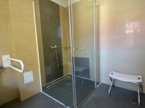 Ośrodek Warszawianka : photo 5 de la chambre chambre double - accessible aux personnes à mobilité réduite