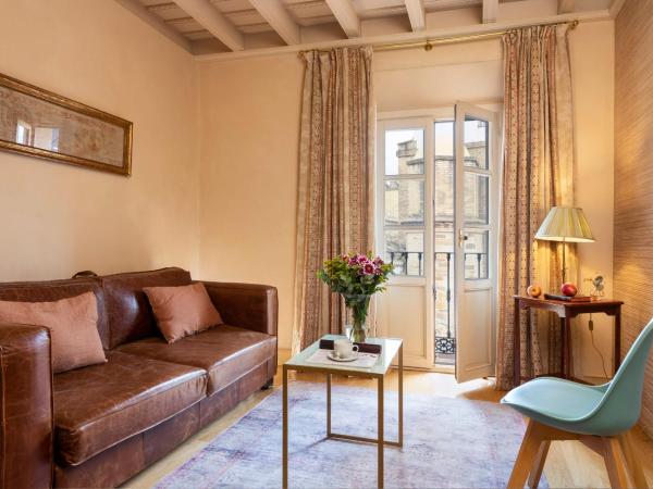 CH Apartments Boutique : photo 2 de la chambre appartement avec balcon