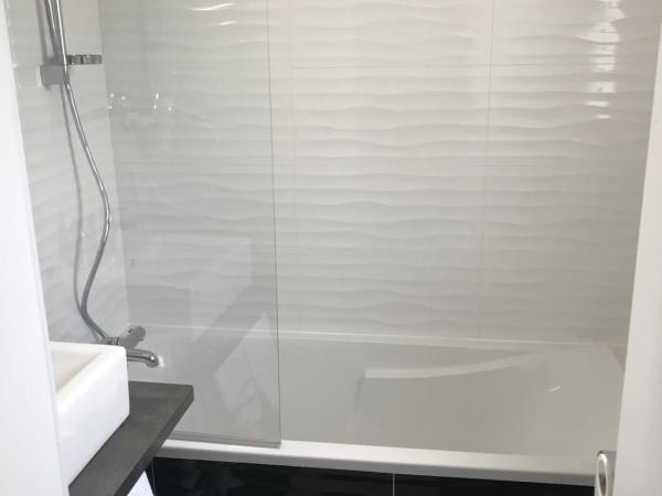 Les Pastels : photo 2 de la chambre chambre double avec baignoire