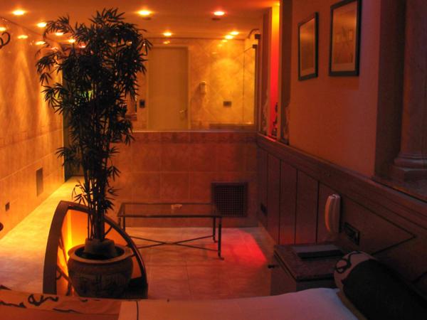 Dallas Hotel -Motel- : photo 4 de la chambre chambre lit queen-size 