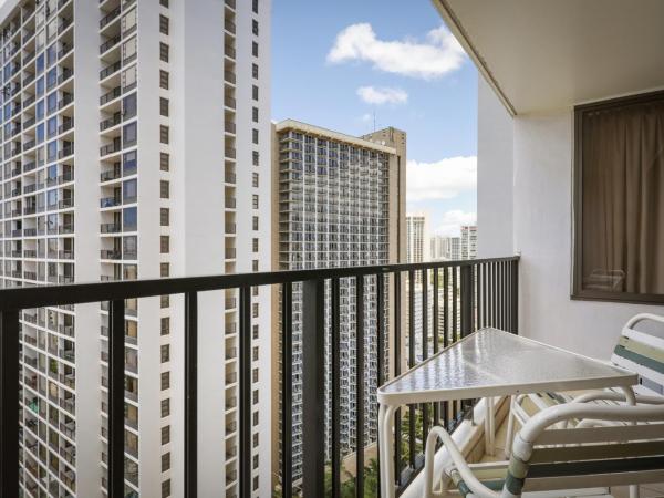 Aston at the Waikiki Banyan : photo 4 de la chambre suite 1 chambre - vue sur ville