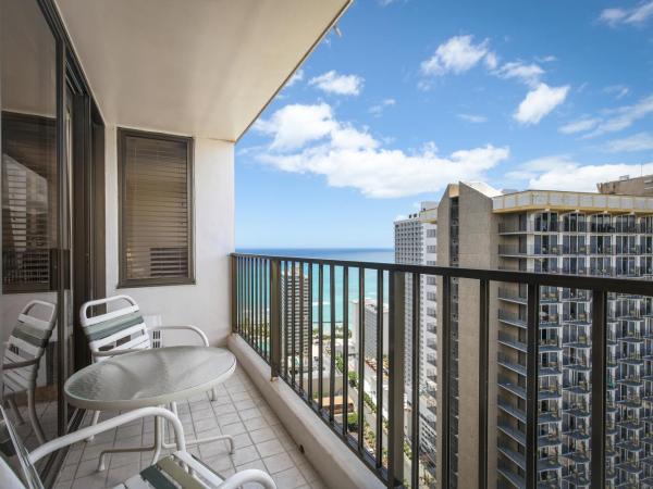 Aston at the Waikiki Banyan : photo 6 de la chambre suite 1 chambre avec vue partielle sur l'océan
