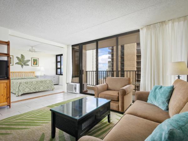 Aston at the Waikiki Banyan : photo 1 de la chambre suite 1 chambre avec vue partielle sur l'océan
