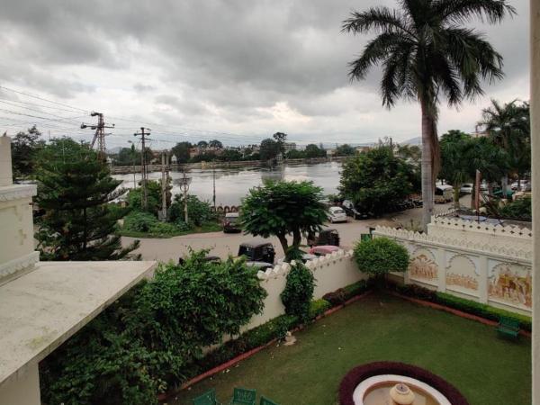 Swaroop Vilas - Lake Facing Boutique Hotel : photo 5 de la chambre suite avec vue sur lac